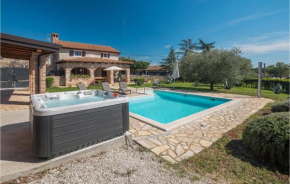 Cozy Home In Porec With Jacuzzi